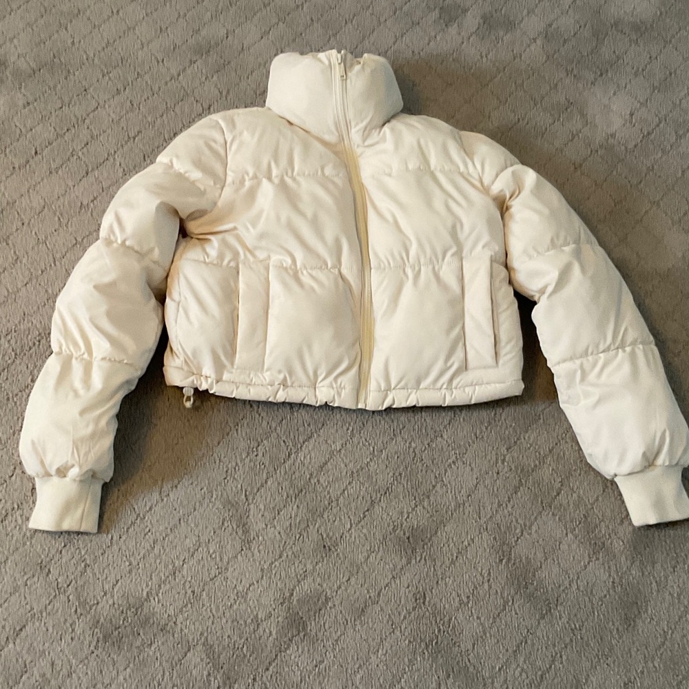 Hollister Women's Off-White Puffer Jacket